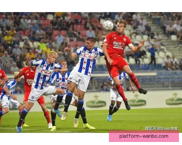 特温特2比1逆袭阿贾克斯 范罗伊泽鲁基进球锁定胜局