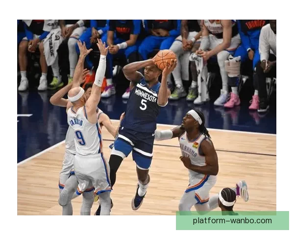 爱德华兹复出贡献17分森林狼大胜独行侠 多森姆三双表现亮眼弗拉格表现出色